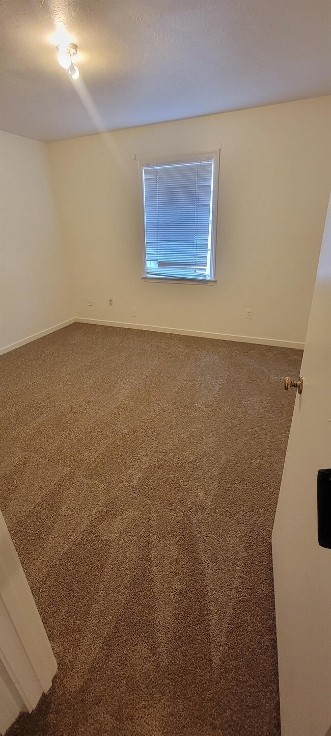 Building Photo - 117 Crestwood Cove