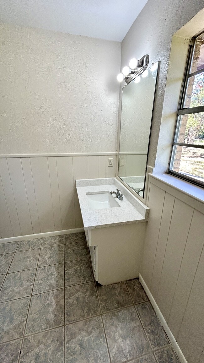 Building Photo - 140 VZ County Rd 2153