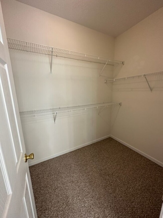 Building Photo - 701 Spalding Ct