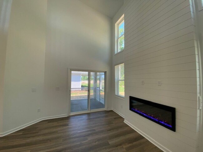 Building Photo - Brand new 3 bedroom 2.5 bath home in Leland