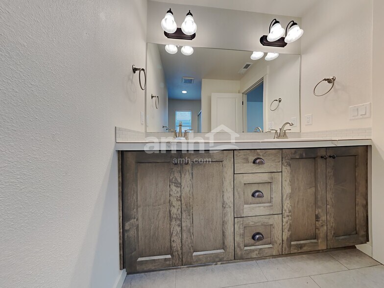 Building Photo - 7029 S 11th St