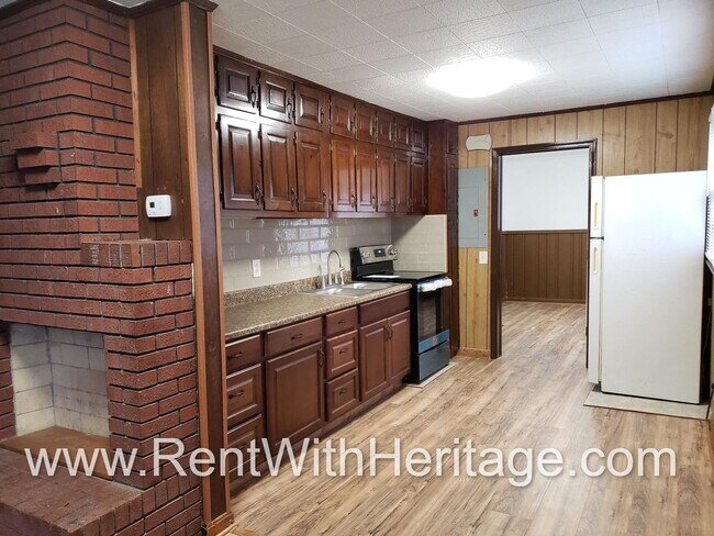 Building Photo - GRANDPA'S BUNGELOW/ CHARMING RANCH HOME/ TOTALLY RENOVATED/ PRIVATE YARD