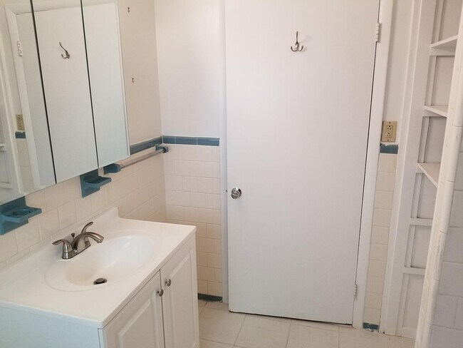 Building Photo - 146 Spa Dr