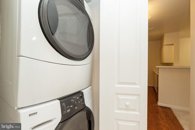 Building Photo - 2204 Westcourt Ln