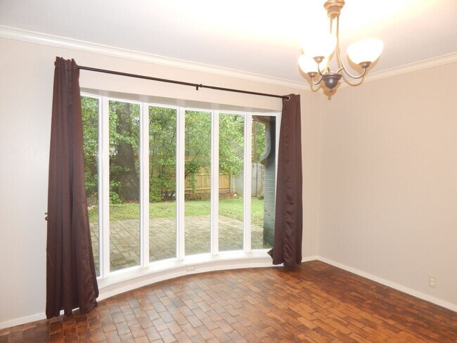 Building Photo - Spacious 3 Bedroom, 2 Bath Duplex in Tyler!