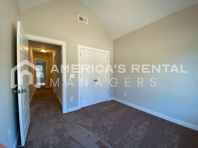Building Photo - 7940 St.James Dr