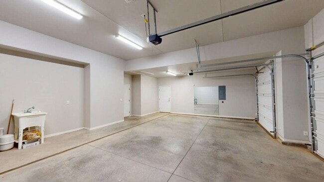 Building Photo - 490 Montecito Dr