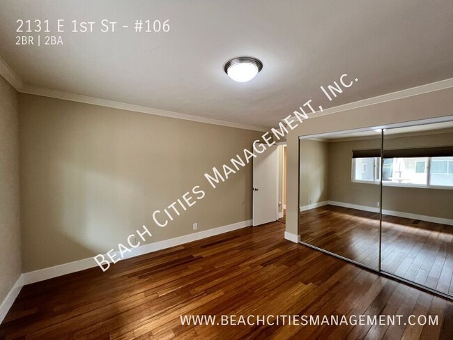 Building Photo - Condo located One Block from the Beach wit...