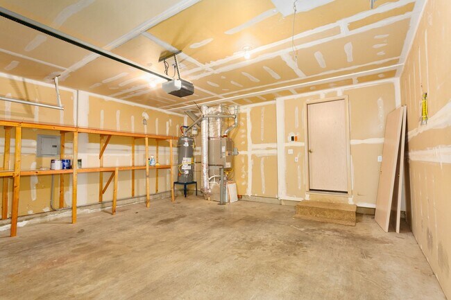 Building Photo - Spacious 3 Bed, 2 Bath Home with Garage & Large Yard in Puyallup!