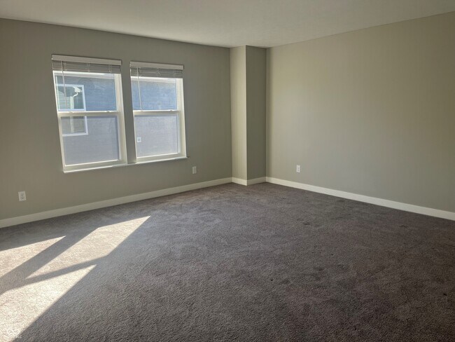 Building Photo - 1953 Goodwin Pl