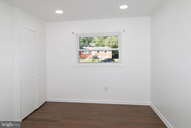 Building Photo - 9802 Lomond Dr