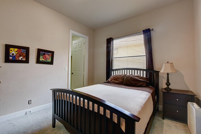 Building Photo - 3424 Collonade Dr