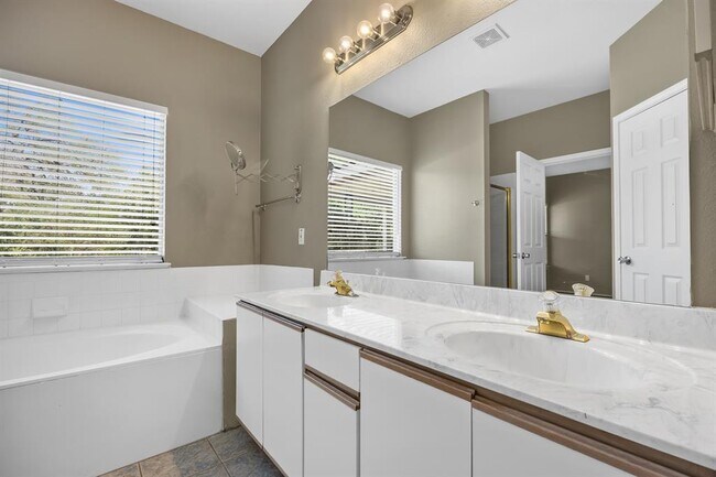 Building Photo - 8404 Tyhurst Dr