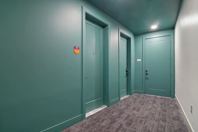 Building Photo - 701 Richmond Ave.