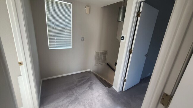 Building Photo - Pointe South Mountain 2-bedroom condo, gated, pool