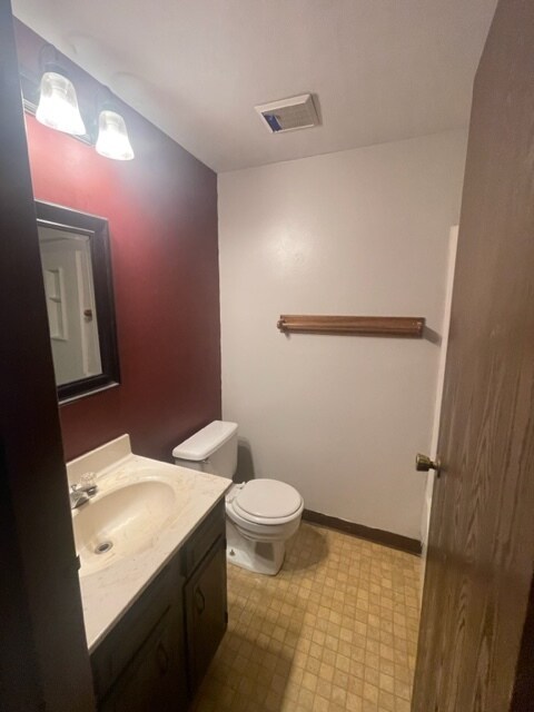 Building Photo - 1502 Radford Rd