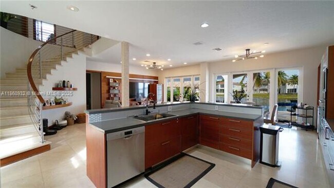 Building Photo - 7031 NW 113th Ct