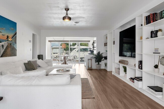 Building Photo - 2233 SE 15th St