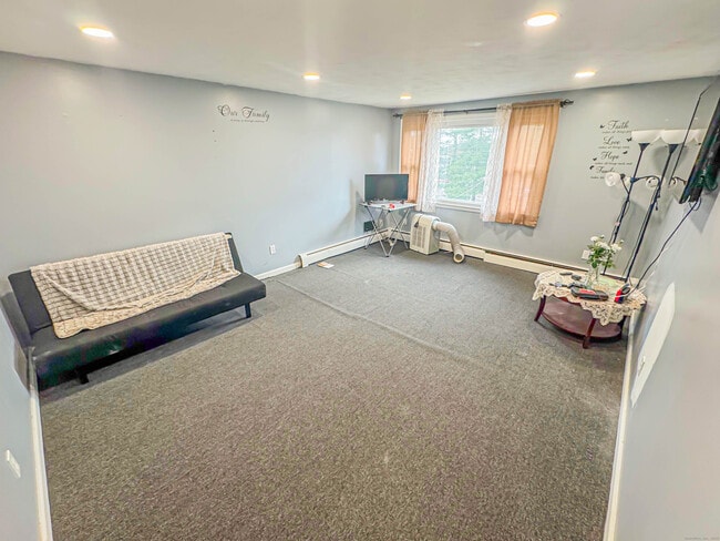 Building Photo - 70 Wynola Ave