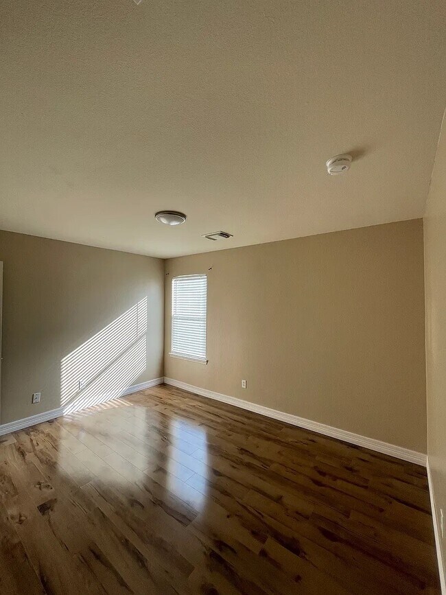 Building Photo - 18211 Temple Hill Ln