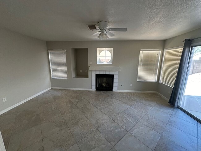 Building Photo - Beautiful 3 Bedroom 2 1/2 Bathrooms 2 Story House! Property Wont Last Long!