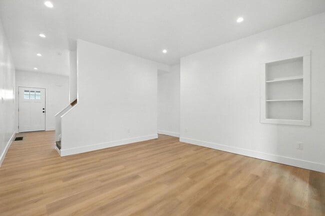 Building Photo - Downtown Sharpsburg New Remodel - 3 Bed, 2...