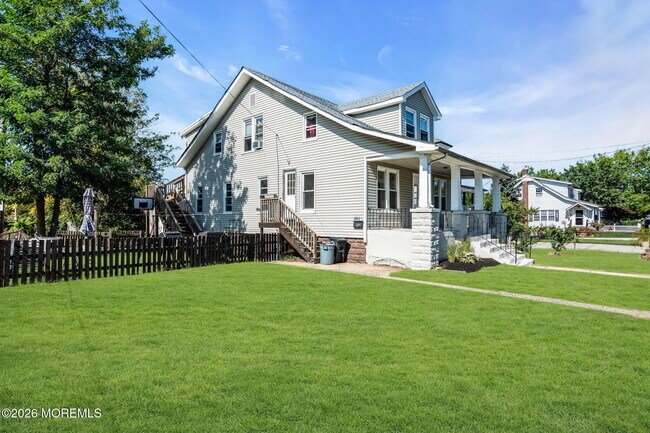 Building Photo - 217 Creek Rd