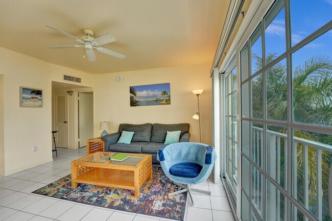 Building Photo - 341 N Birch Rd