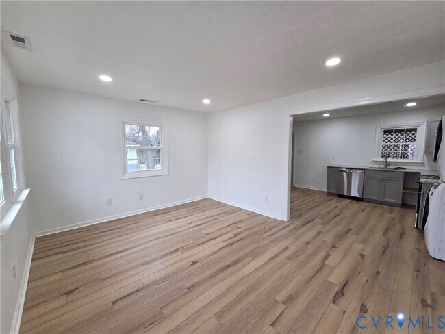 Building Photo - 5506 Campbell Ave