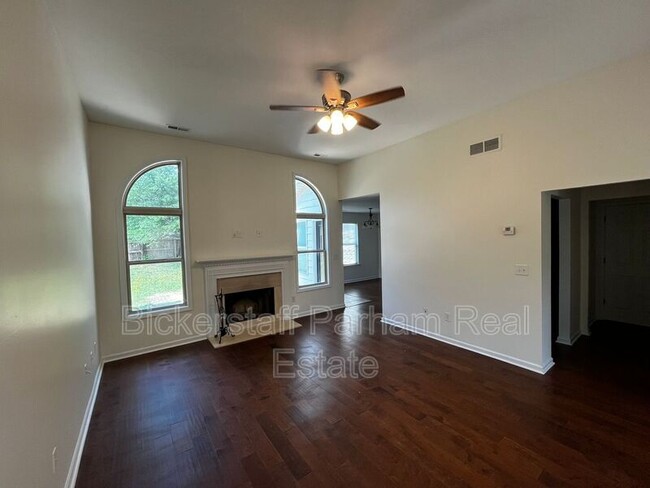 Building Photo - 70 Misty Forest Dr