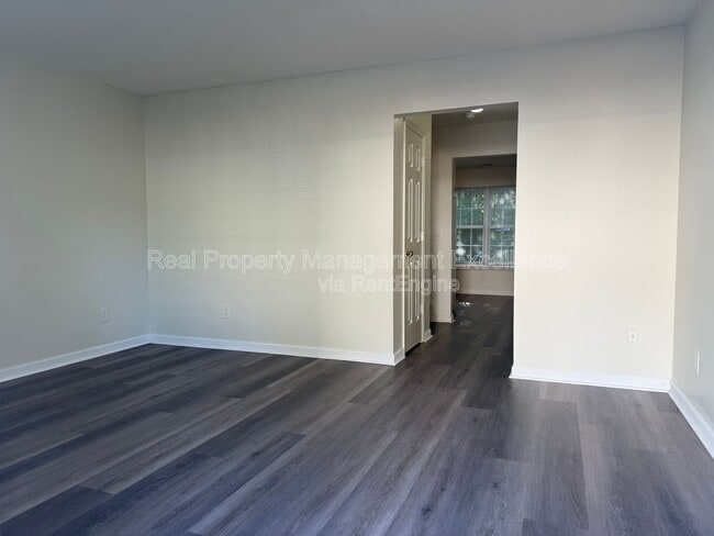 Building Photo - 16 Red Ln