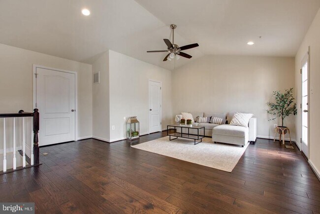 Building Photo - 7201 Thackley Way