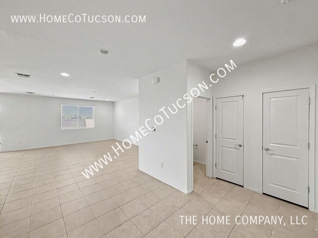 Building Photo - 7108 S Via Gaucho Viejo