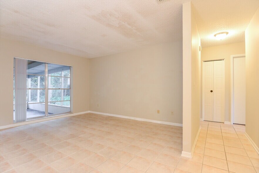 Building Photo - 16536 Lake Dr