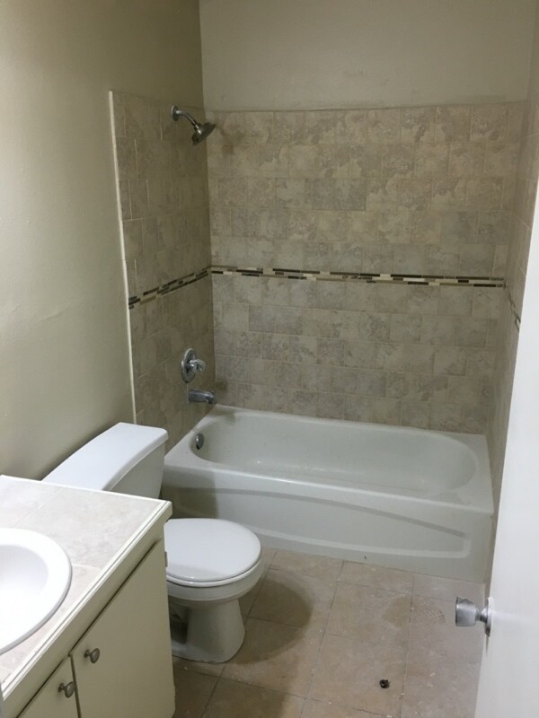 Building Photo - 310 Ella St