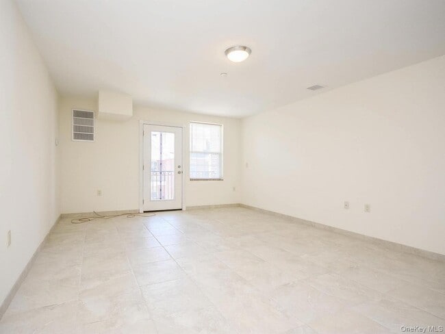Building Photo - 400 Carney St