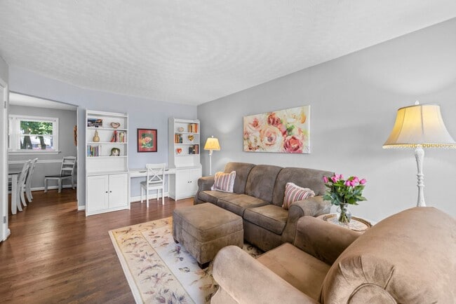 Building Photo - 3BR/1.5BA HOUSE
