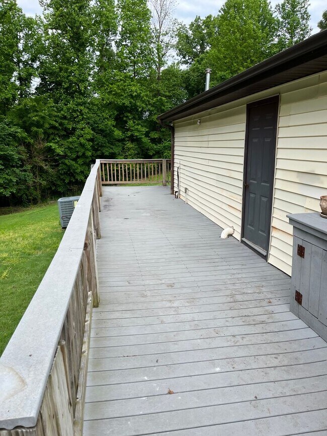 Building Photo - Spacious