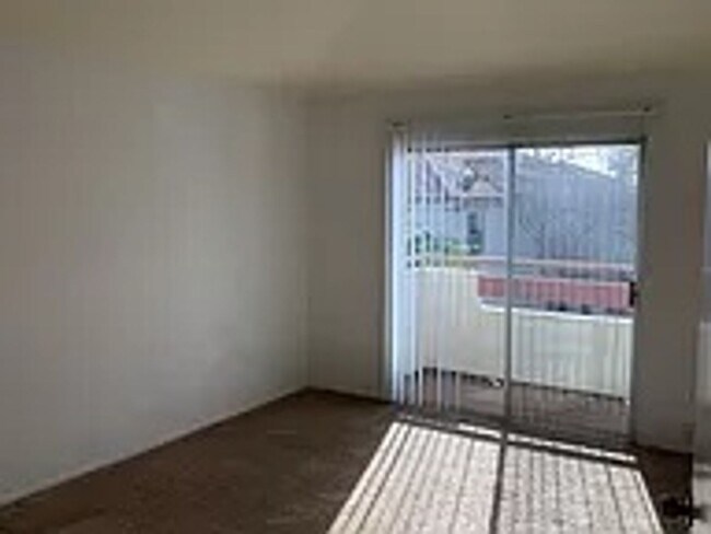 Building Photo - Available 2 bedroom/2 bath condo in a grea...