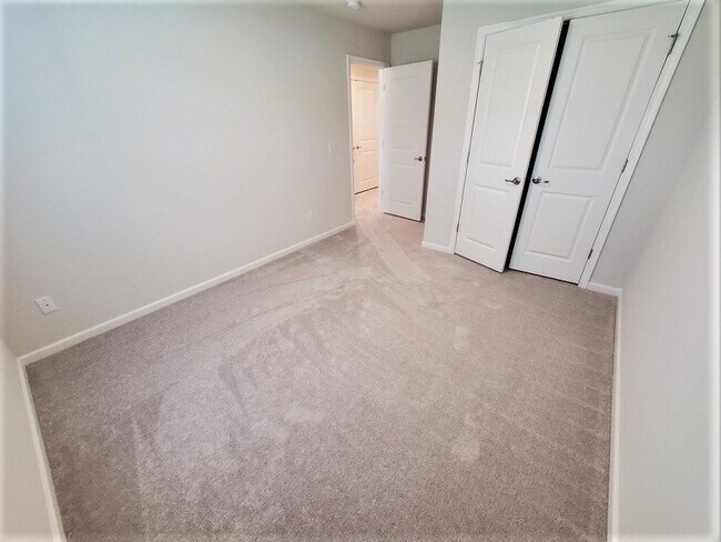 Building Photo - Like new 3BR/2.5BA townhouse in Goodlettsville