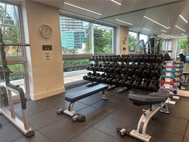 Building Photo - 1541 Brickell Ave