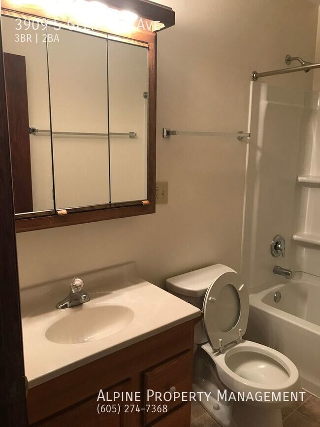 Building Photo - 3 Bed/2 Bath House For Rent!!