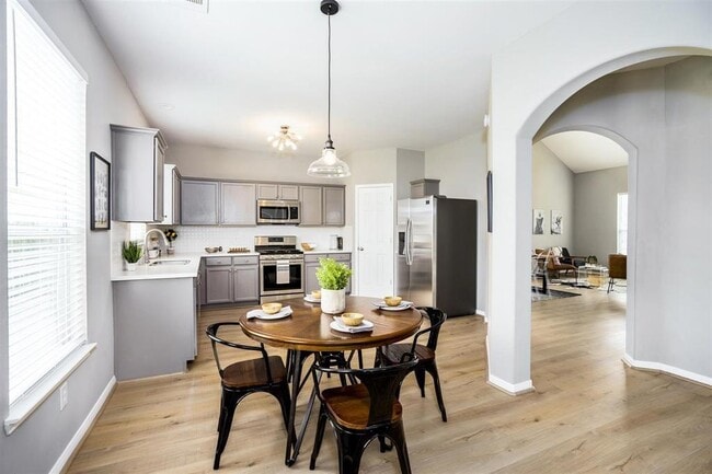 Building Photo - 25234 Clover Ranch Dr
