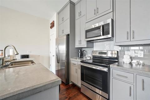 Building Photo - 1011 Studemont St