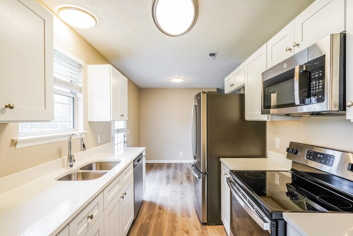 Building Photo - 105 Bordeaux Ct