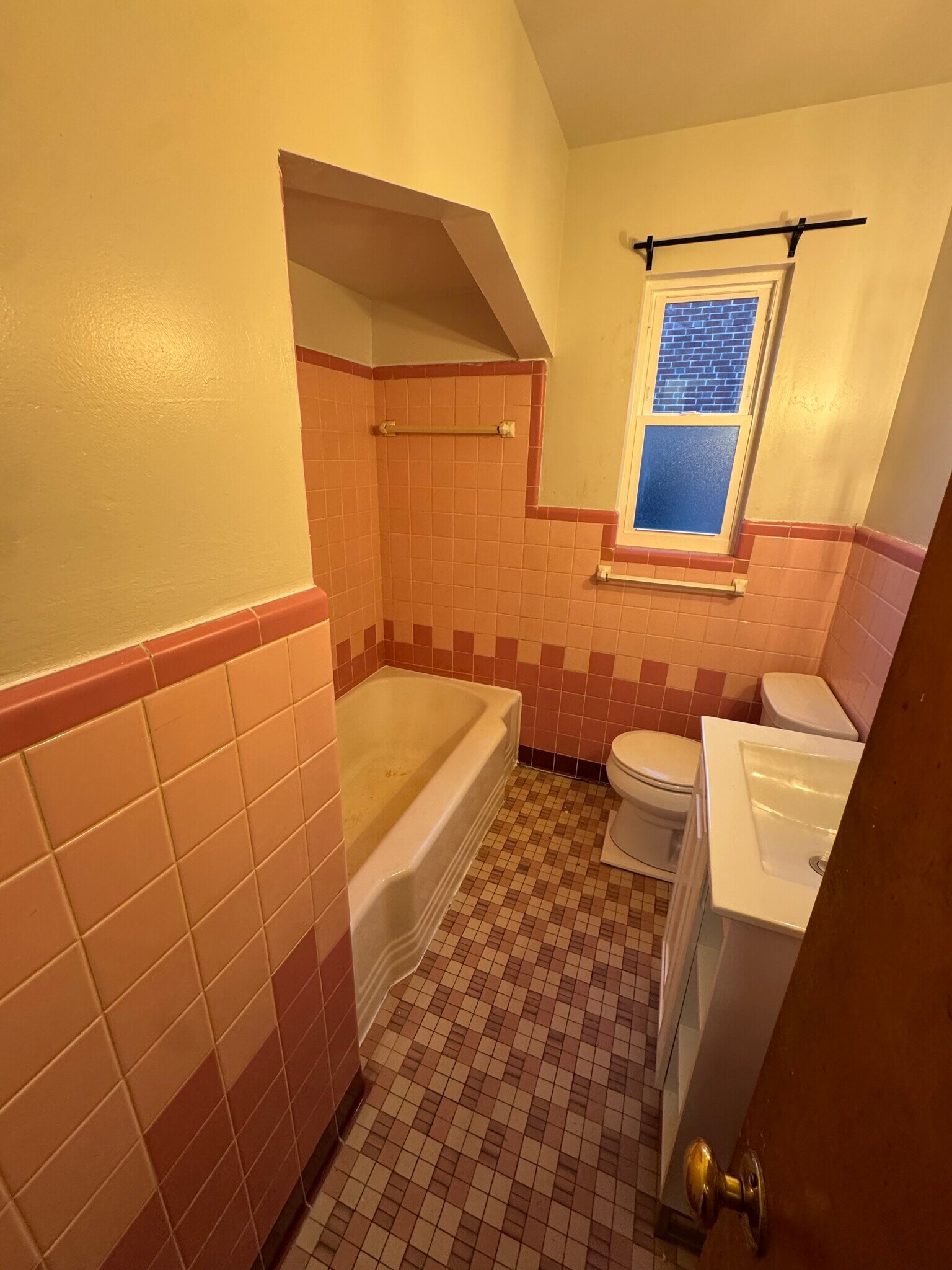 Bathroom - 3903 Kirkup Ave
