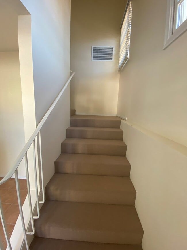 Building Photo - Santa Barbara - Cute two bedroom, one bath upstairs home near Cottage Hospital.