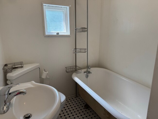 Building Photo - 721 W Olin Ave