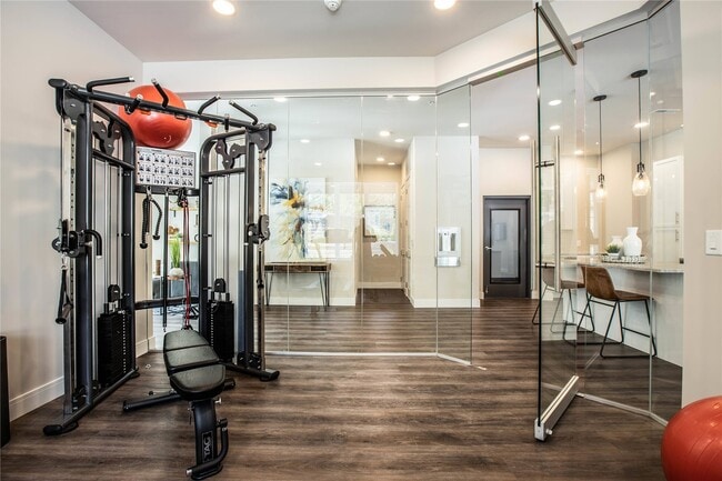 Building Photo - 226 E Lockwood Ave