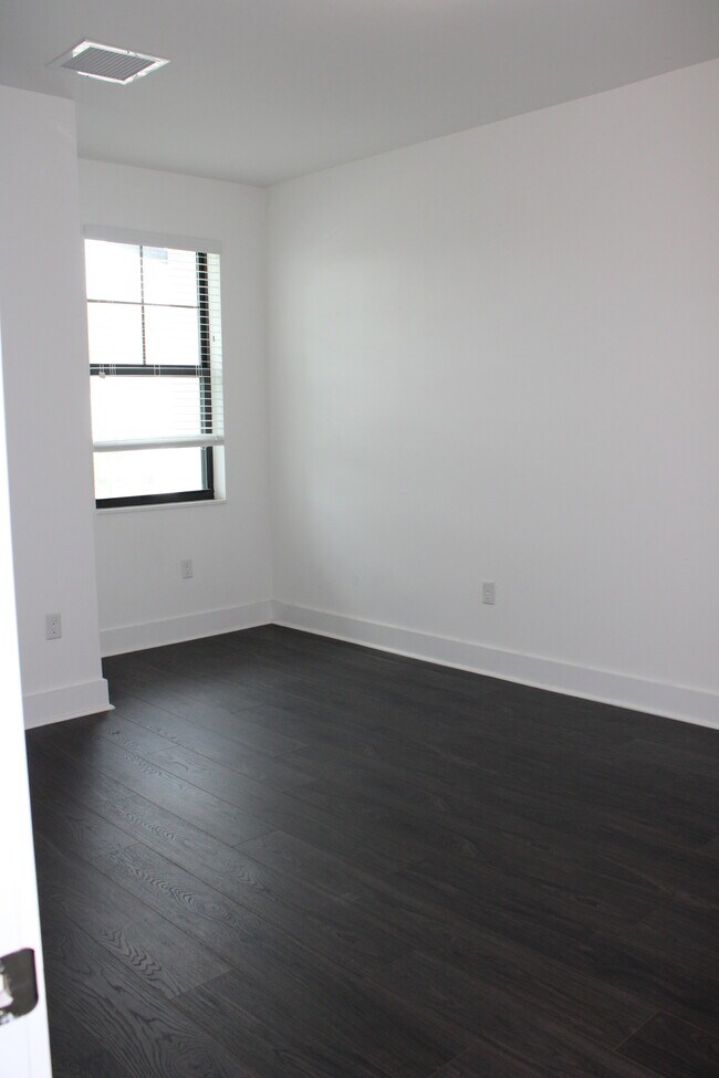 Building Photo - 4536 E Aqua Bella Ln